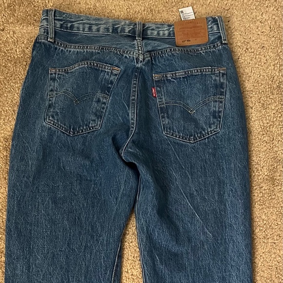 Levi's Premium Denim 501 '90s Mid Rise Jeans Size 28 x 30 - Picture 3 of 8
